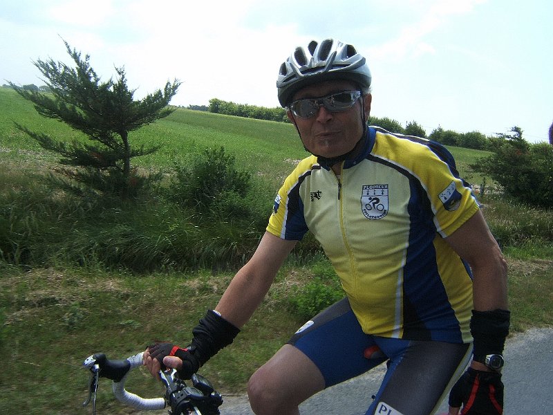 2010-06-12 17 En pleine action Facile le velo.JPG